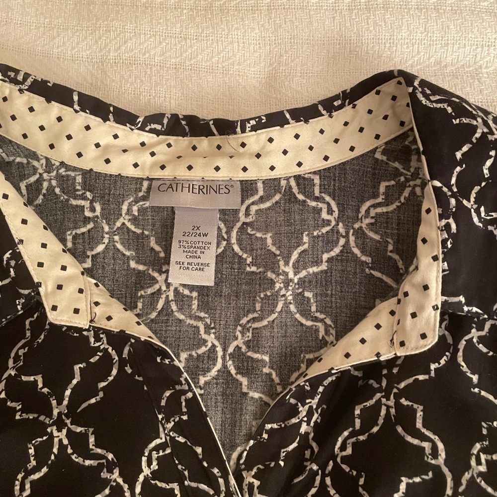 Women’s Catherines Black&White Geometric Button Down Blouse 97% Cotton, Plus 3X - Picture 5 of 9